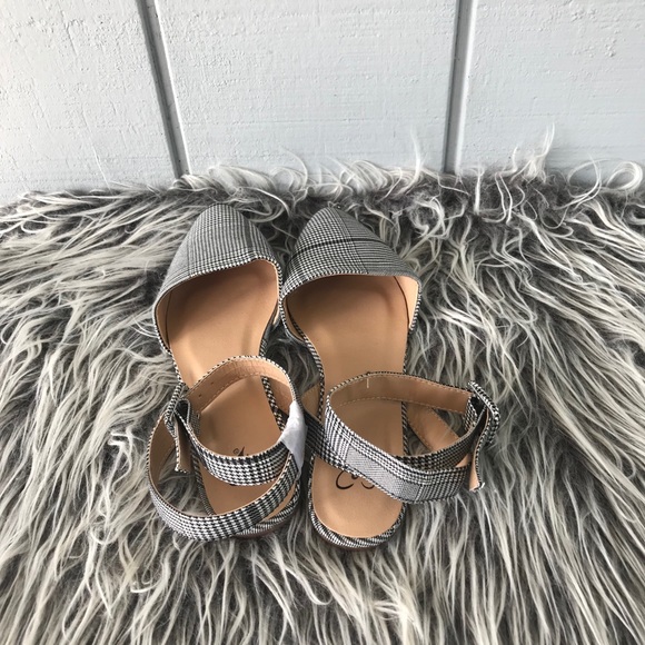 NW Wrapped In Class Flats - Picture 2 of 5